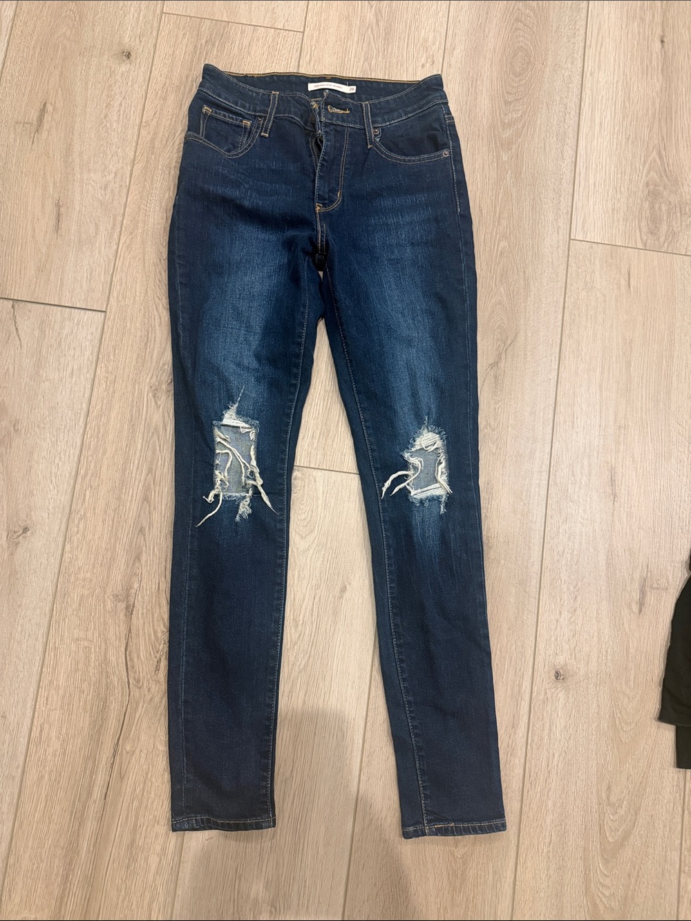 Levi Dark Blue Distressed Women’s Skinny Jeans